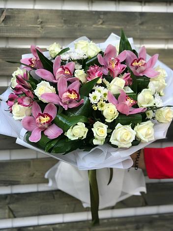 Букет цветов из: Розы и Хризантемы в Дмитровское