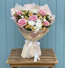 Букет цветов из:  Гвоздики, Орхидеи и Розы в Дмитровское