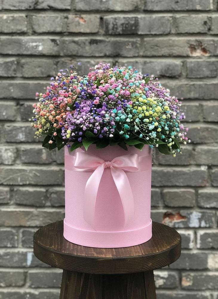 Цветочная композиция из Гипсофила и Розы в шляпной коробке в Дмитровское