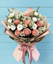 Букет цветов из:  Розы, Альстромерии и Лизиантусы в Дмитровское