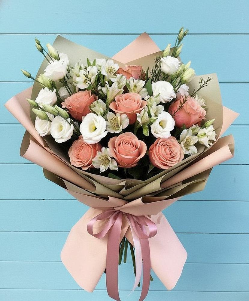 Букет цветов из: Розы, Альстромерии и Лизиантусы в Дмитровское