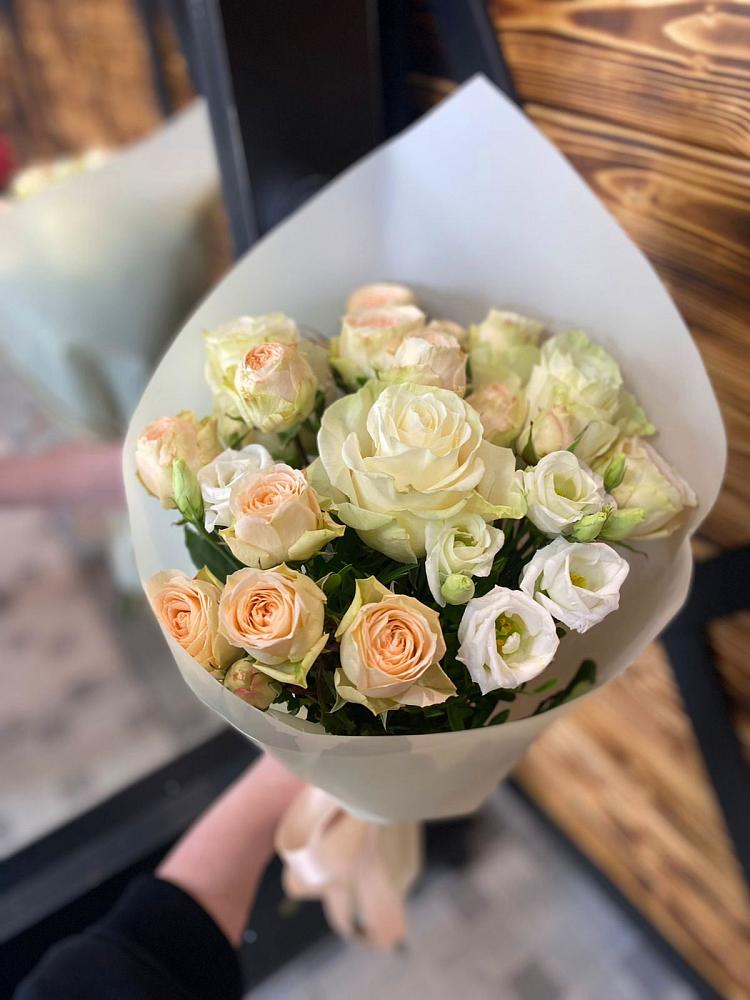 Букет цветов из: Розы и Лизиантусы в Дмитровское